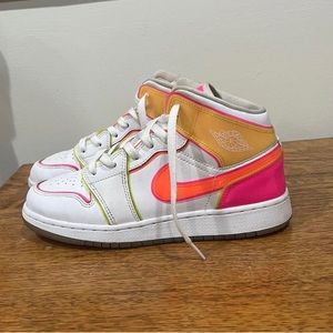 Air Jordan 1 mid SE GS 'Edge Glow'